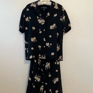 Women’s Linda Allard Ellen Tracy blouse and skirt set.